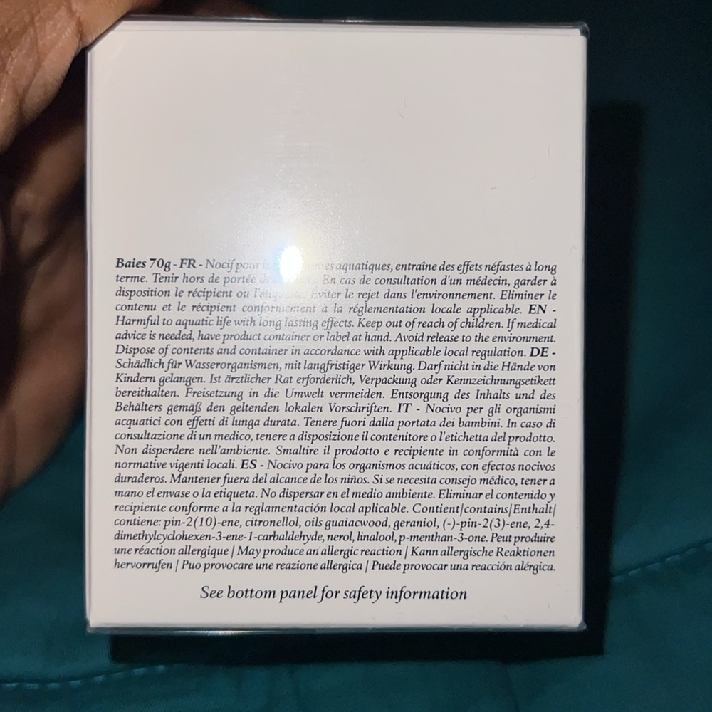 NWT Diptyque Baies (Berries) Scented Candle Color: Clear Vessel 2.4 OZ - Picture 8 of 8
